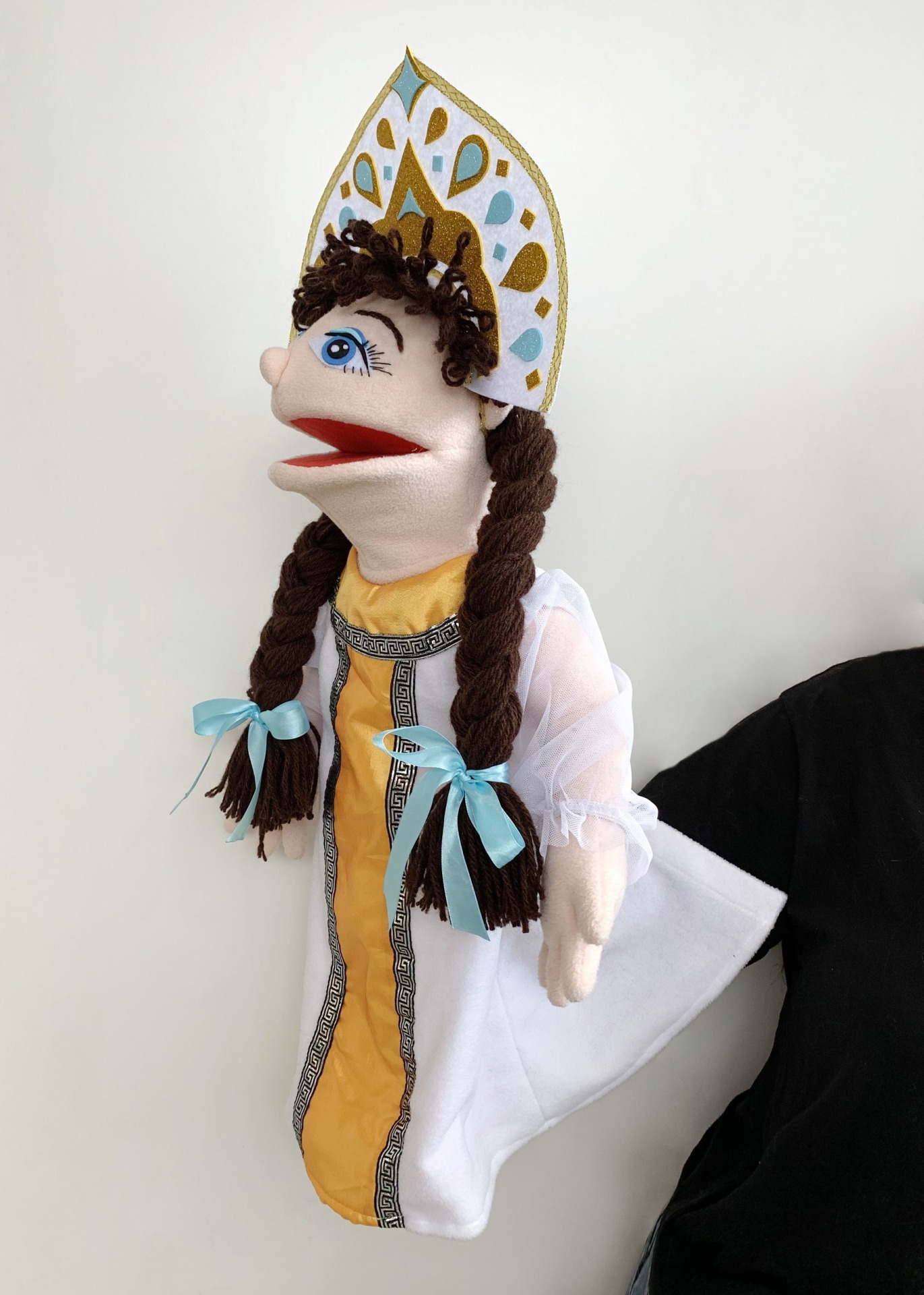 Девочка Василиса - кукла-маппет с открывающимся ртом, 55 см.