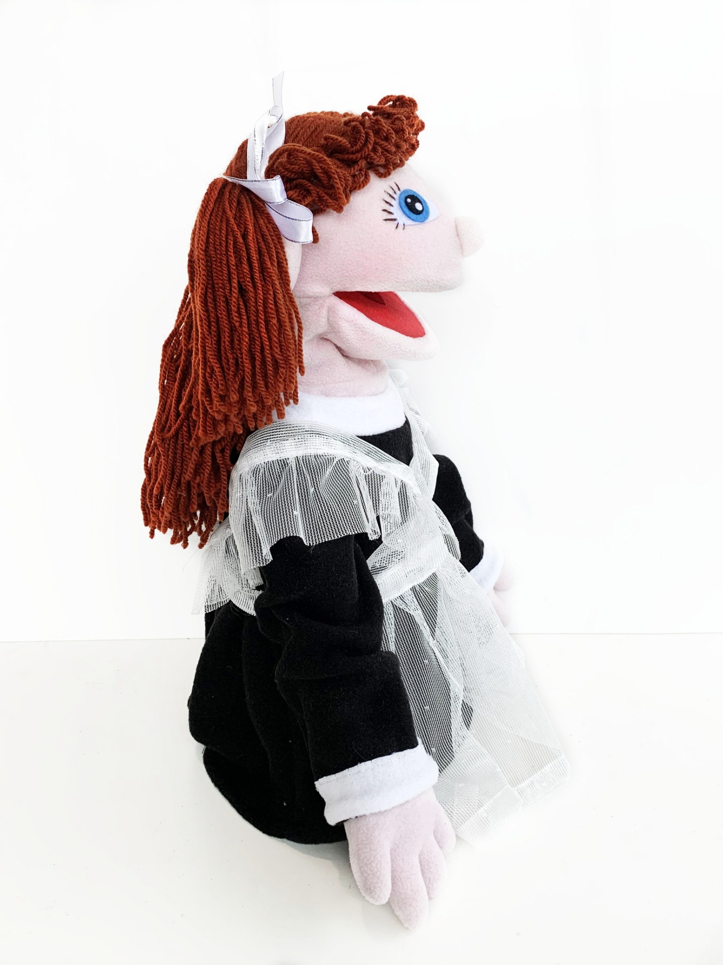Девочка школьница - кукла-маппет с открывающимся ртом, 40-45 см.