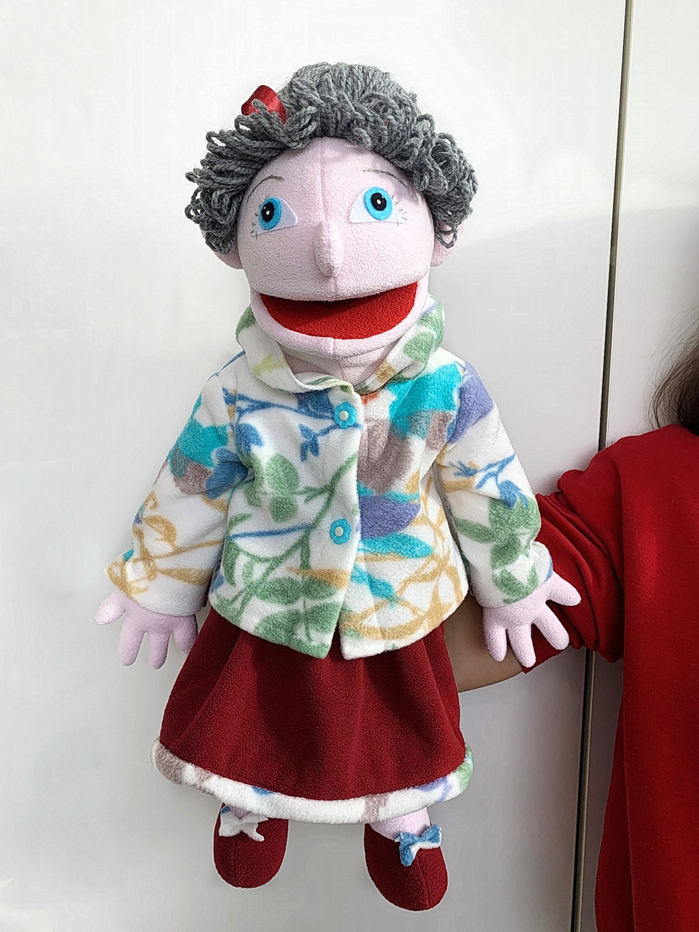 Бабушка с ножками - кукла-маппет с открывающимся ртом, 55 см