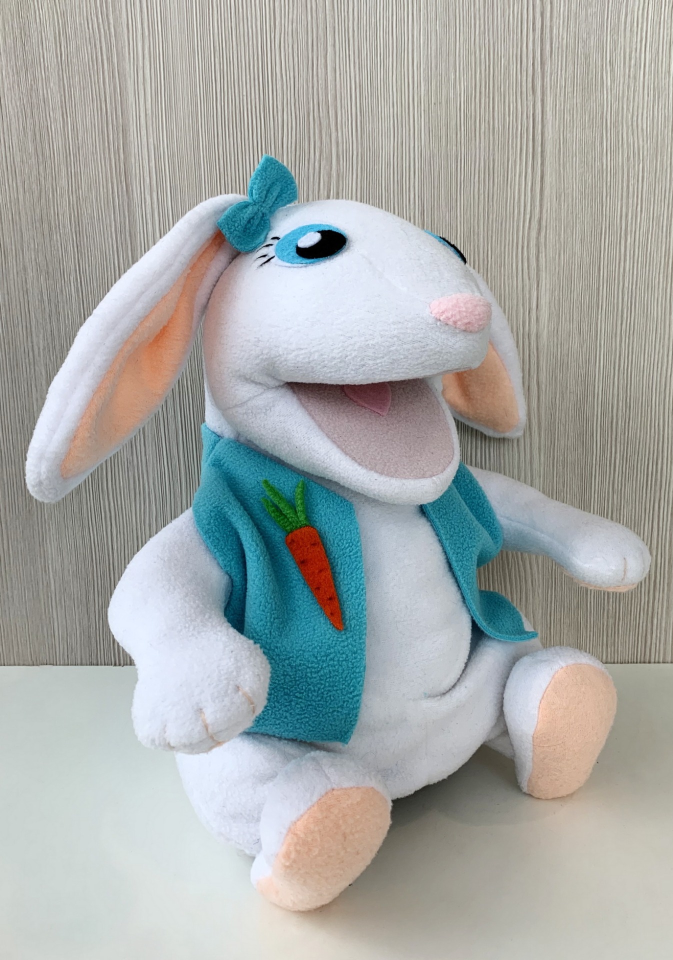Зайчик / Кролик - кукла-маппет с открывающимся ртом, 32 см.