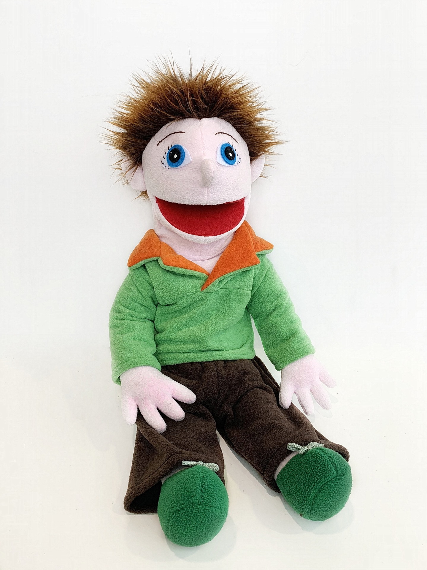 Мальчик Шатен с ножками - кукла-маппет с открывающимся ртом, 50-55 см.