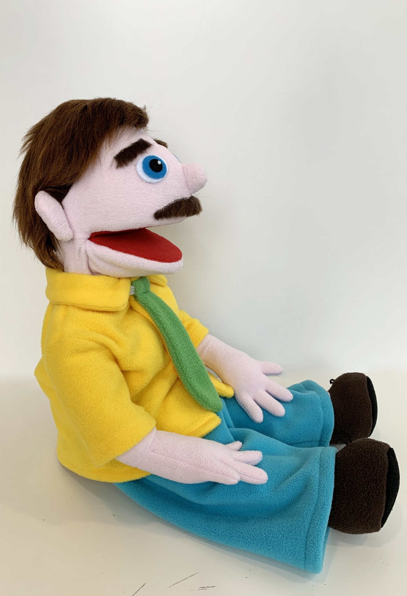 Мужчина Константин с ножками - кукла-маппет с открывающимся ртом, 55 см.