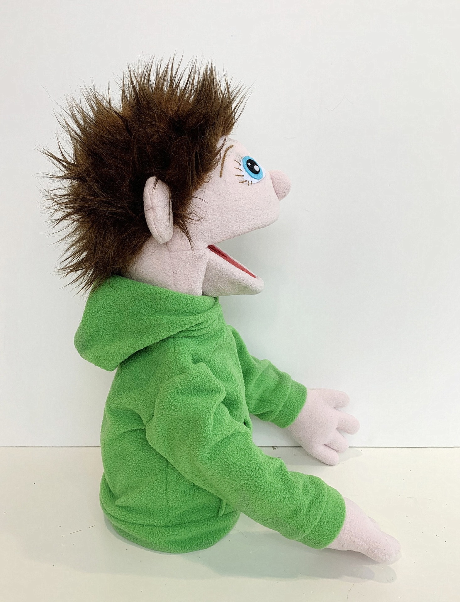 Мальчик Шатен - кукла-маппет с открывающимся ртом, 40-45 см.